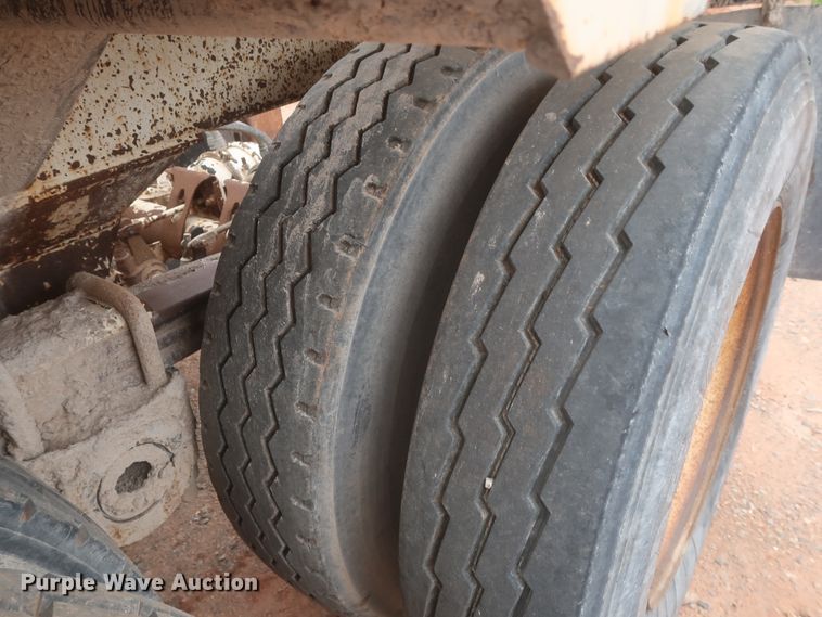 image for item DJ1893 2001 CTS BDT-40  bottom dump trailer