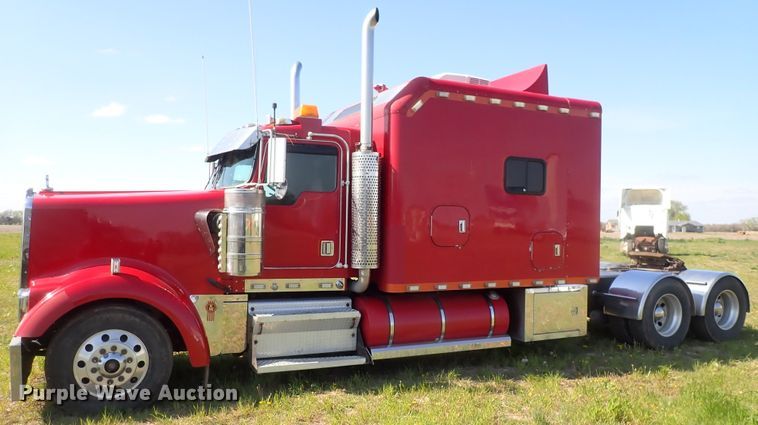 image for item DJ5507 2001 Kenworth W900L  semi truck