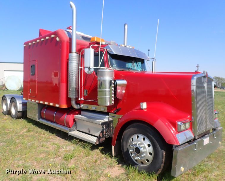 image for item DJ5507 2001 Kenworth W900L  semi truck