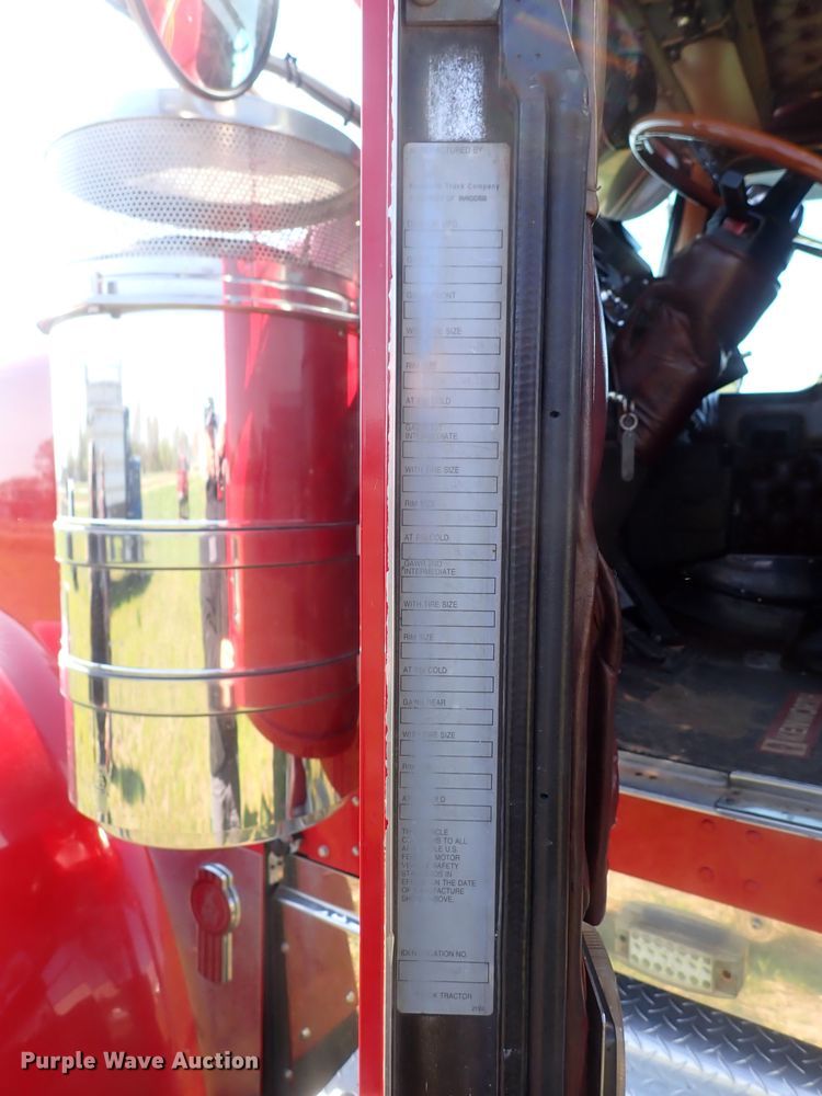 image for item DJ5507 2001 Kenworth W900L  semi truck