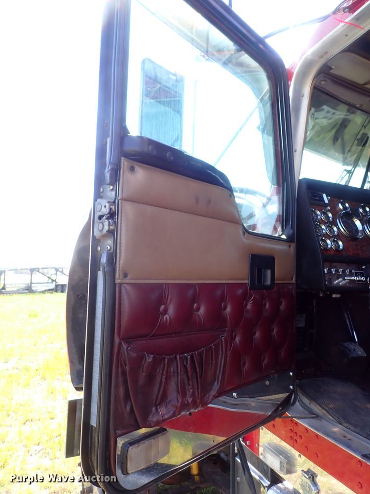 image for item DJ5507 2001 Kenworth W900L  semi truck