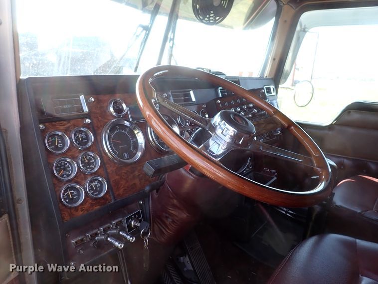 image for item DJ5507 2001 Kenworth W900L  semi truck