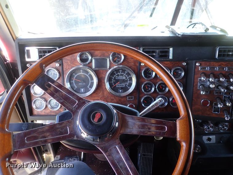 image for item DJ5507 2001 Kenworth W900L  semi truck