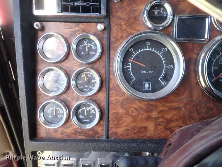 image for item DJ5507 2001 Kenworth W900L  semi truck