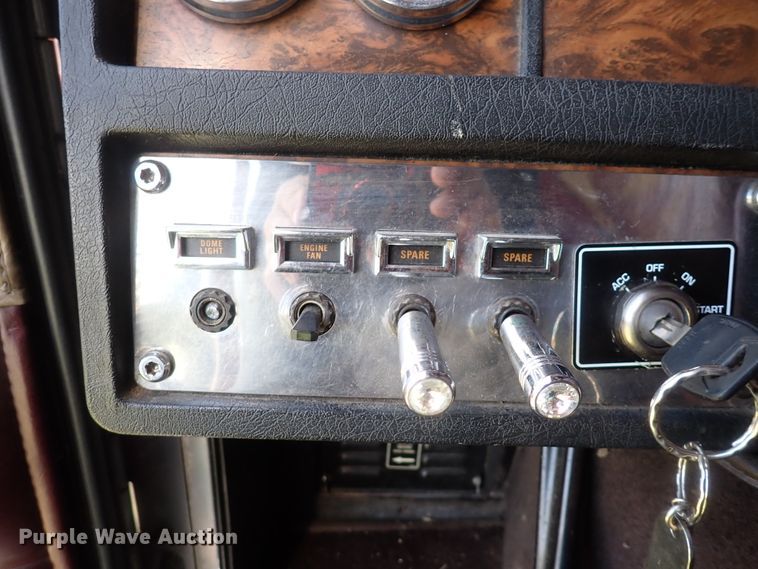 image for item DJ5507 2001 Kenworth W900L  semi truck