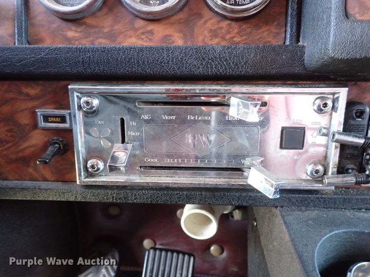 image for item DJ5507 2001 Kenworth W900L  semi truck