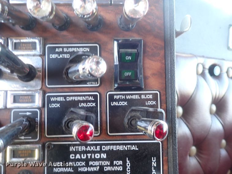 image for item DJ5507 2001 Kenworth W900L  semi truck