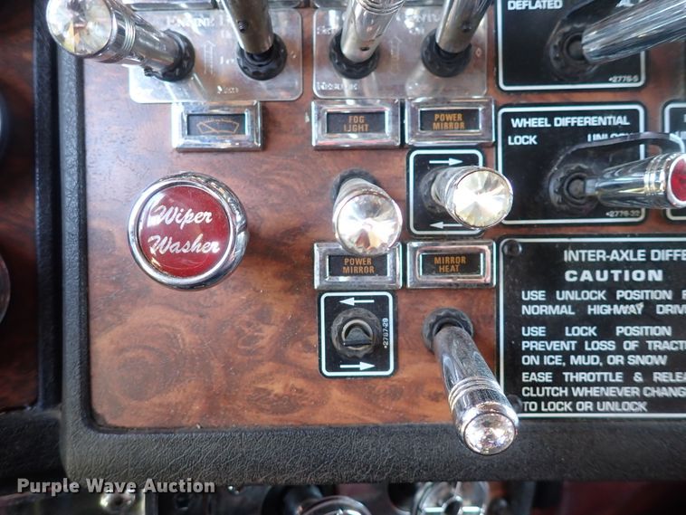 image for item DJ5507 2001 Kenworth W900L  semi truck