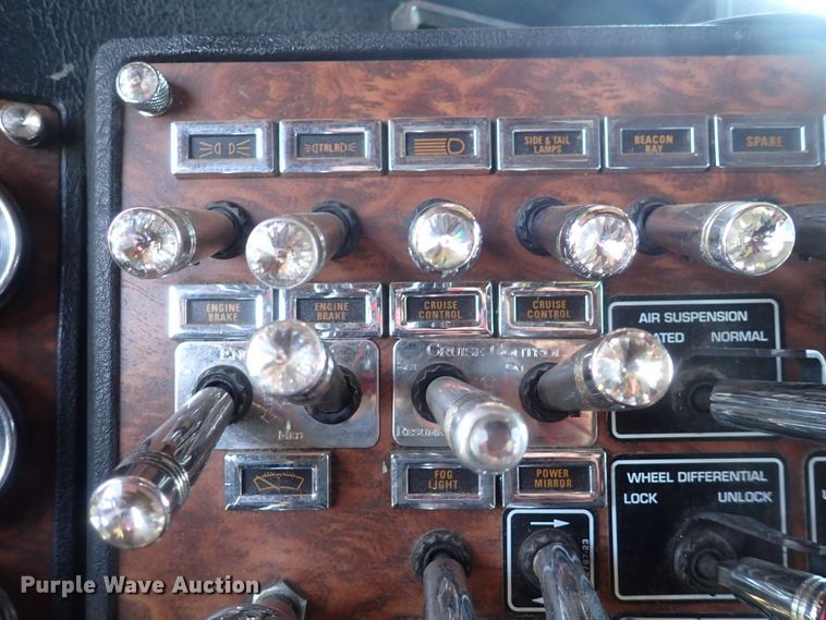 image for item DJ5507 2001 Kenworth W900L  semi truck