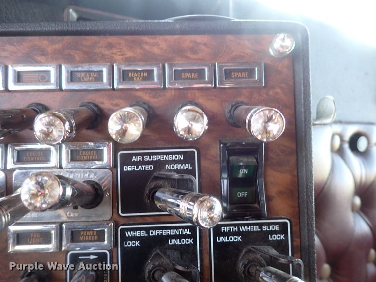 image for item DJ5507 2001 Kenworth W900L  semi truck