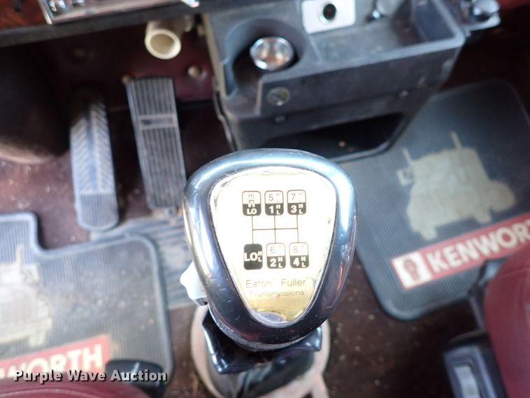 image for item DJ5507 2001 Kenworth W900L  semi truck