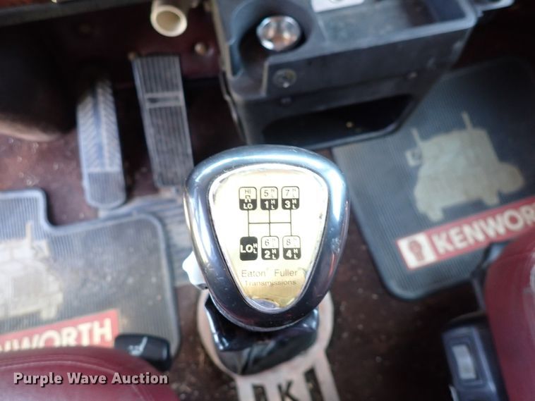 image for item DJ5507 2001 Kenworth W900L  semi truck