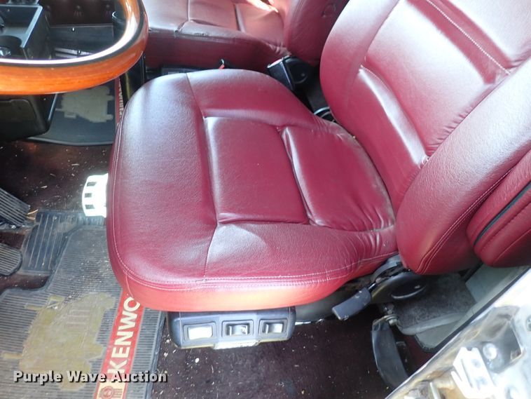 image for item DJ5507 2001 Kenworth W900L  semi truck