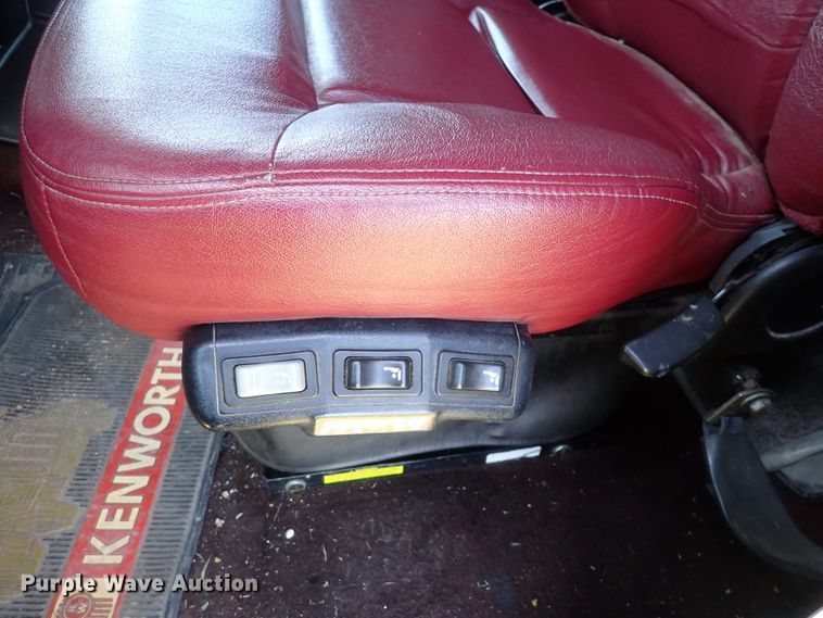 image for item DJ5507 2001 Kenworth W900L  semi truck