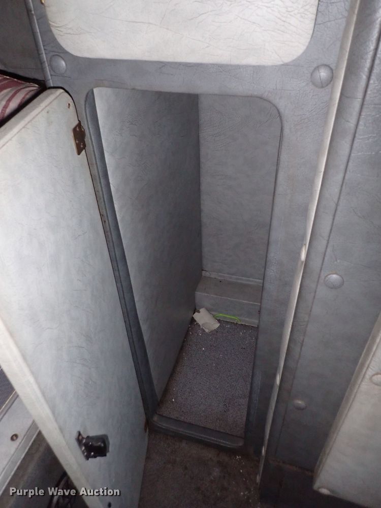 image for item DJ5507 2001 Kenworth W900L  semi truck