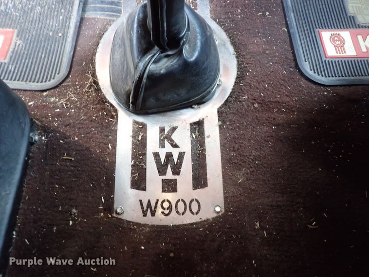 image for item DJ5507 2001 Kenworth W900L  semi truck