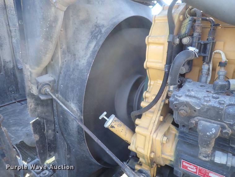 image for item DJ5507 2001 Kenworth W900L  semi truck