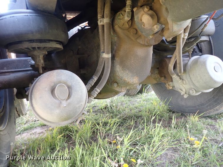 image for item DJ5507 2001 Kenworth W900L  semi truck