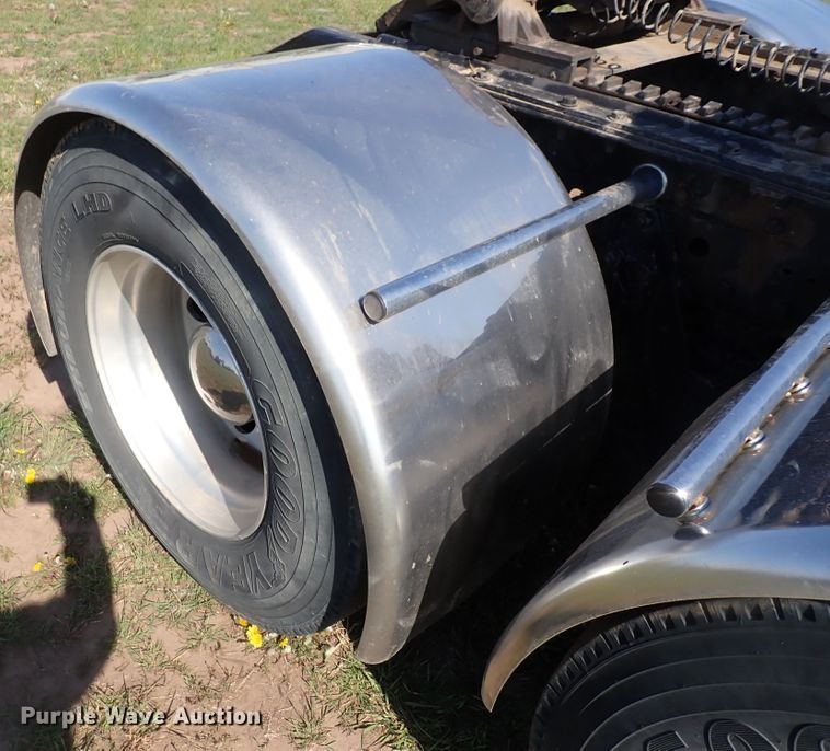 image for item DJ5507 2001 Kenworth W900L  semi truck