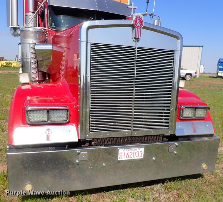 image for item DJ5507 2001 Kenworth W900L  semi truck