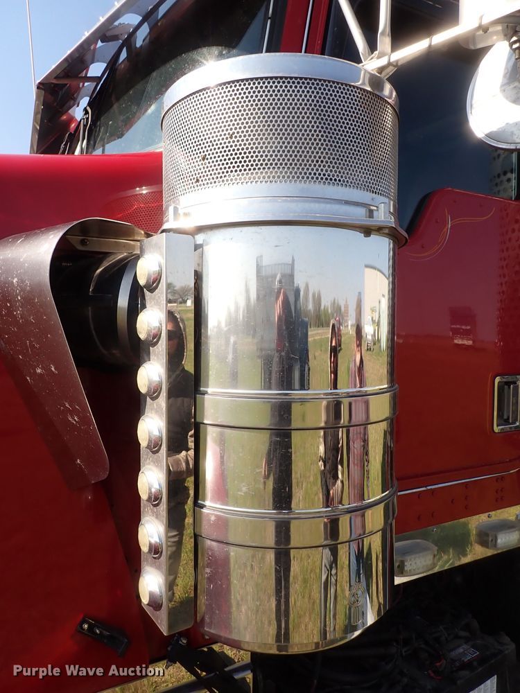 image for item DJ5507 2001 Kenworth W900L  semi truck