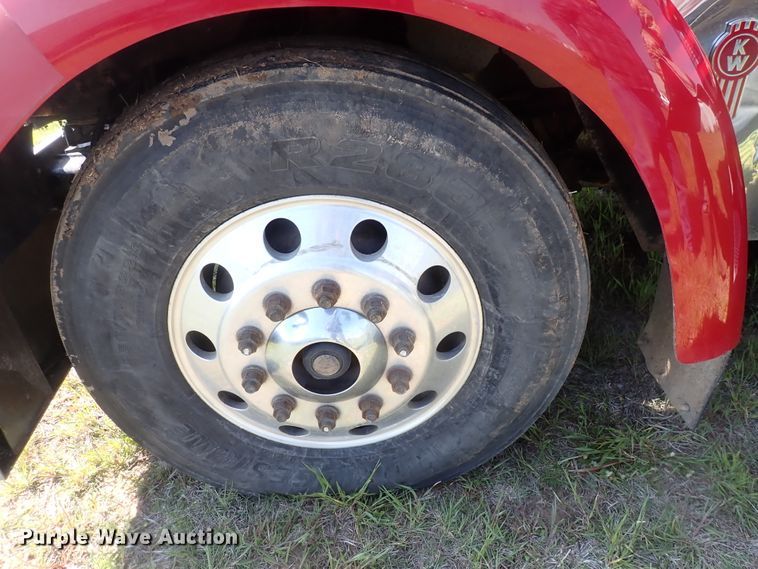 image for item DJ5507 2001 Kenworth W900L  semi truck