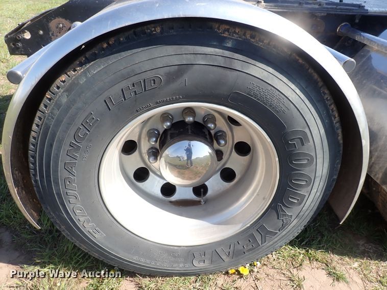 image for item DJ5507 2001 Kenworth W900L  semi truck