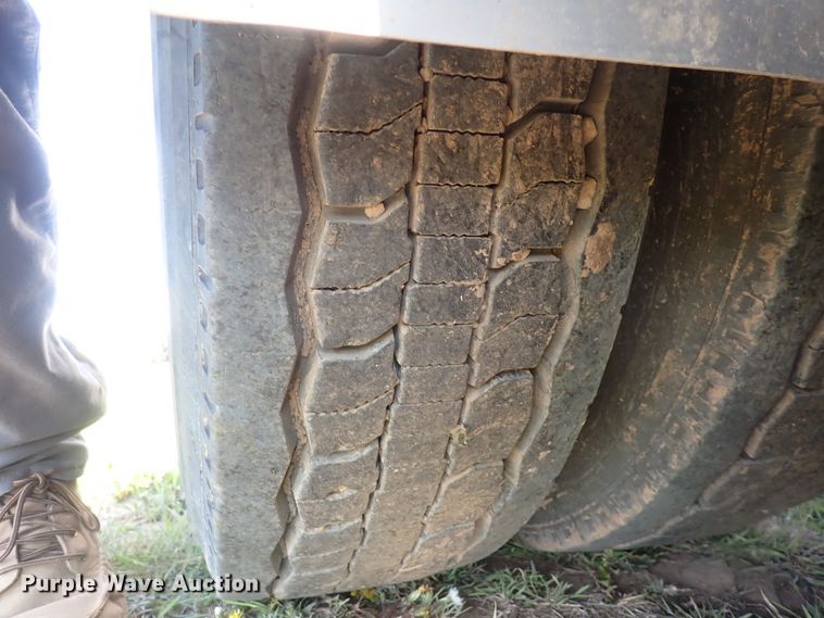 image for item DJ5507 2001 Kenworth W900L  semi truck