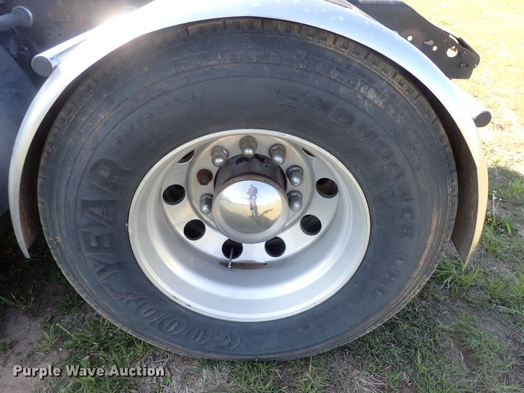 image for item DJ5507 2001 Kenworth W900L  semi truck