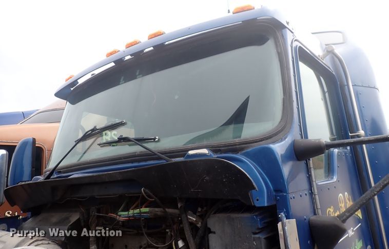 image for item DJ5538 2007 Kenworth T600  semi truck