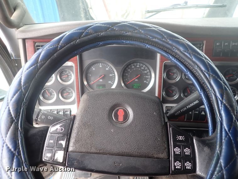 image for item DJ5538 2007 Kenworth T600  semi truck