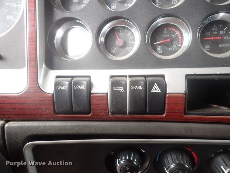 image for item DJ5538 2007 Kenworth T600  semi truck