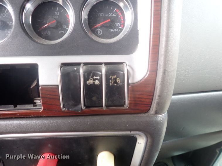 image for item DJ5538 2007 Kenworth T600  semi truck