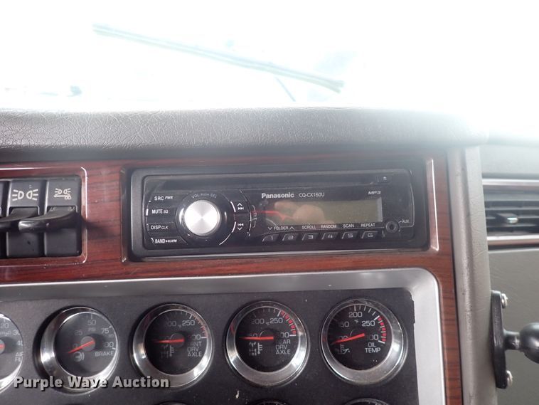 image for item DJ5538 2007 Kenworth T600  semi truck