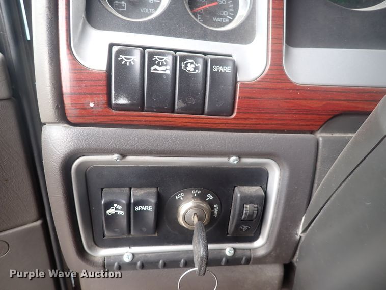 image for item DJ5538 2007 Kenworth T600  semi truck