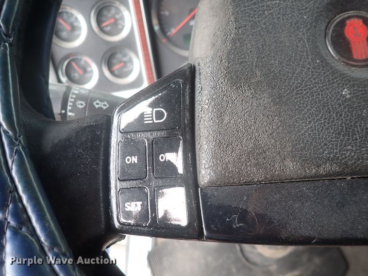 image for item DJ5538 2007 Kenworth T600  semi truck