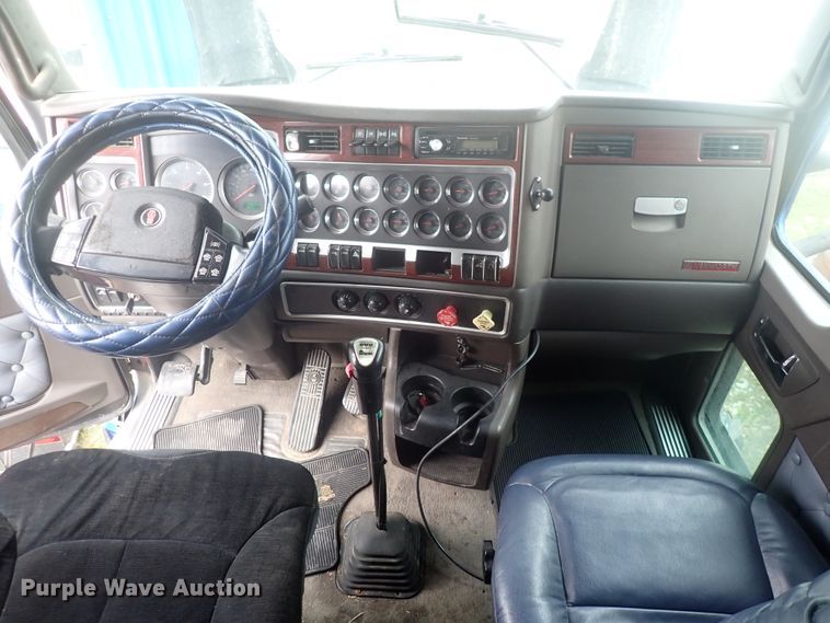 image for item DJ5538 2007 Kenworth T600  semi truck