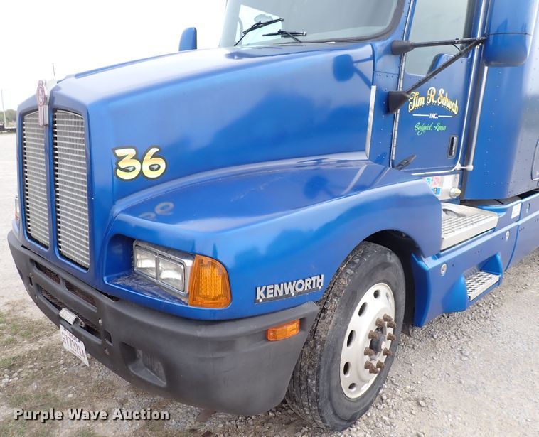 image for item DJ5538 2007 Kenworth T600  semi truck