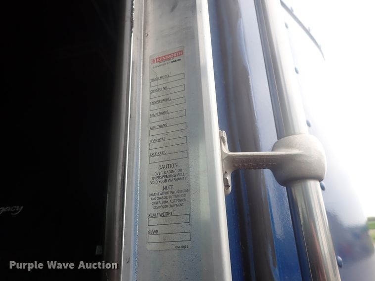 image for item DJ5538 2007 Kenworth T600  semi truck