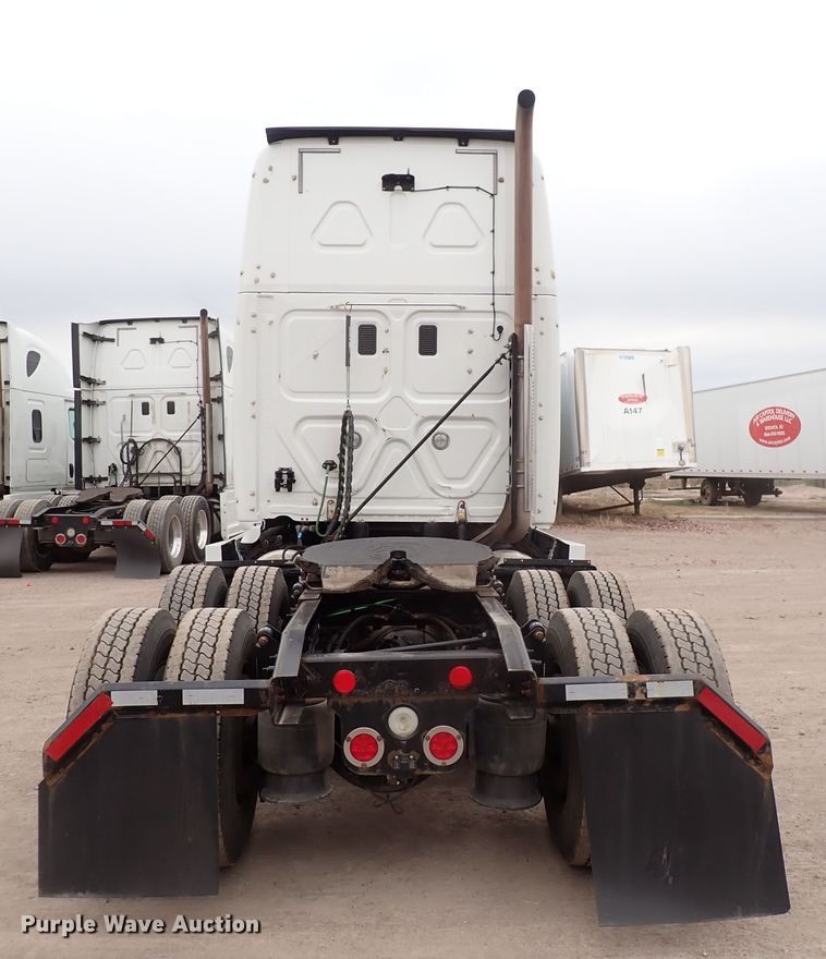 image for item DJ5542 2014 Freightliner Cascadia  semi truck