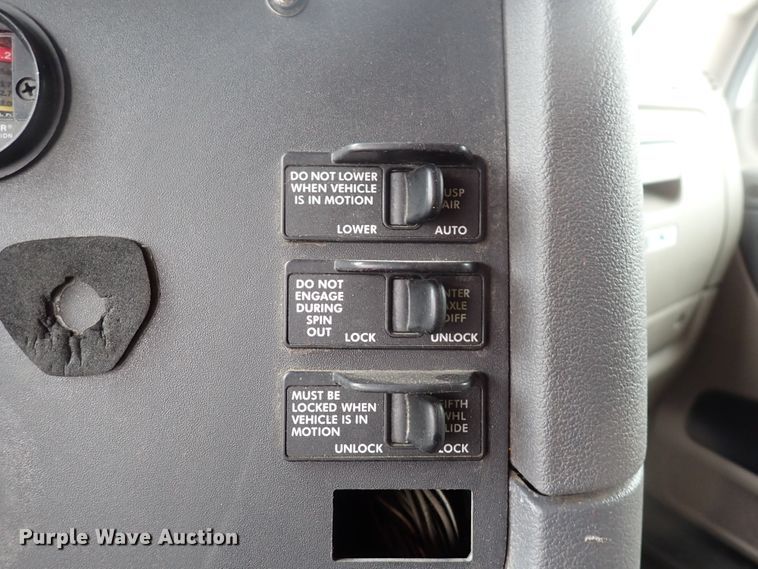 image for item DJ5542 2014 Freightliner Cascadia  semi truck