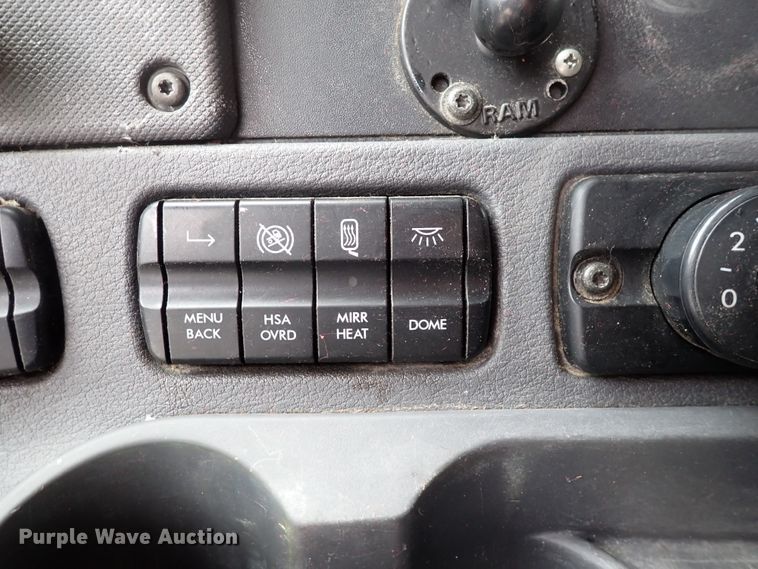 image for item DJ5542 2014 Freightliner Cascadia  semi truck