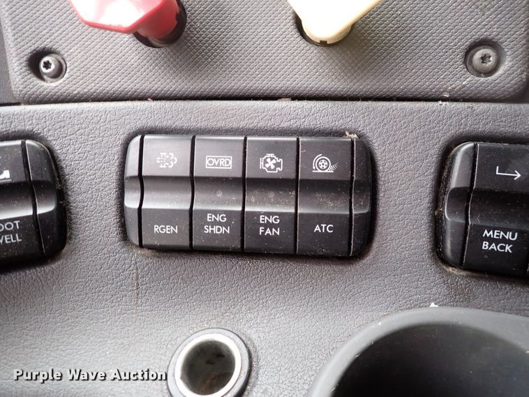 image for item DJ5542 2014 Freightliner Cascadia  semi truck