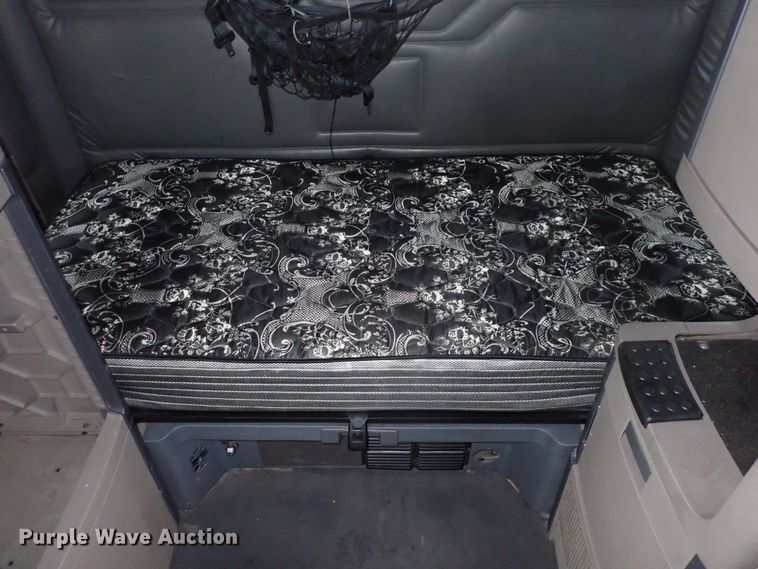 image for item DJ5542 2014 Freightliner Cascadia  semi truck