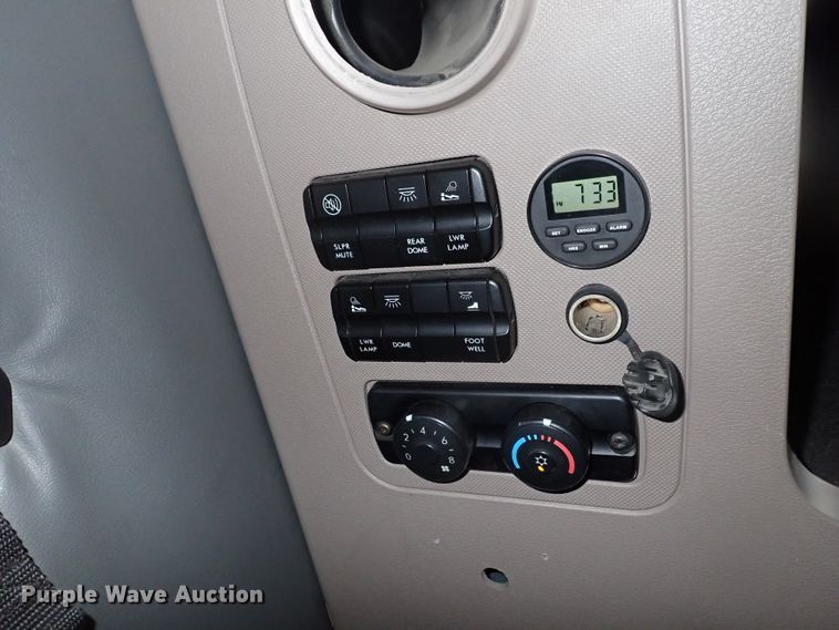 image for item DJ5542 2014 Freightliner Cascadia  semi truck