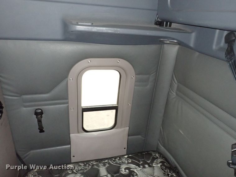 image for item DJ5542 2014 Freightliner Cascadia  semi truck