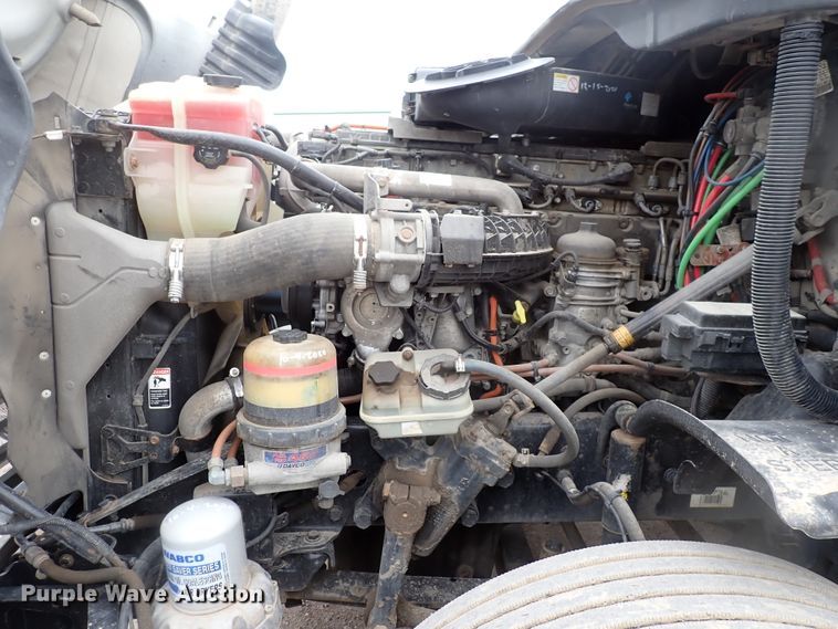 image for item DJ5542 2014 Freightliner Cascadia  semi truck