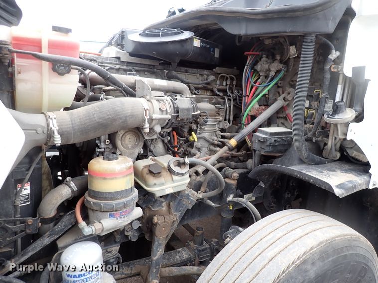 image for item DJ5542 2014 Freightliner Cascadia  semi truck