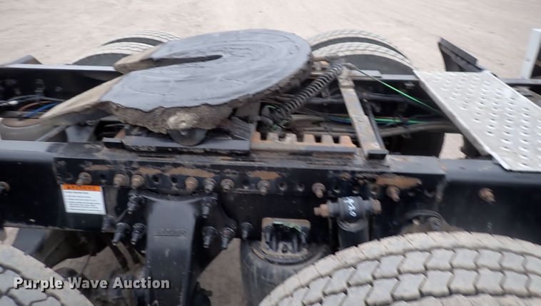 image for item DJ5542 2014 Freightliner Cascadia  semi truck