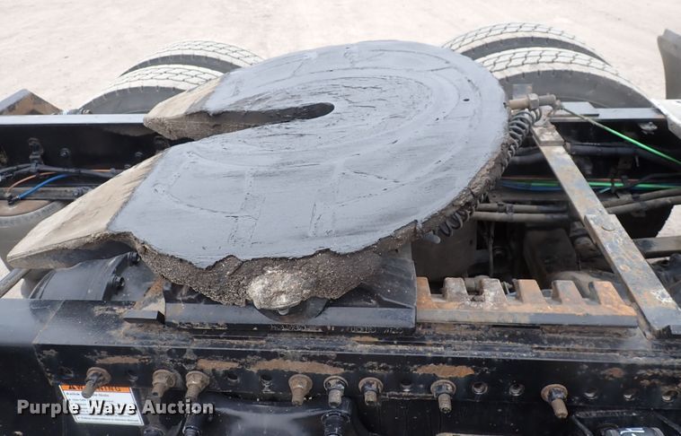 image for item DJ5542 2014 Freightliner Cascadia  semi truck